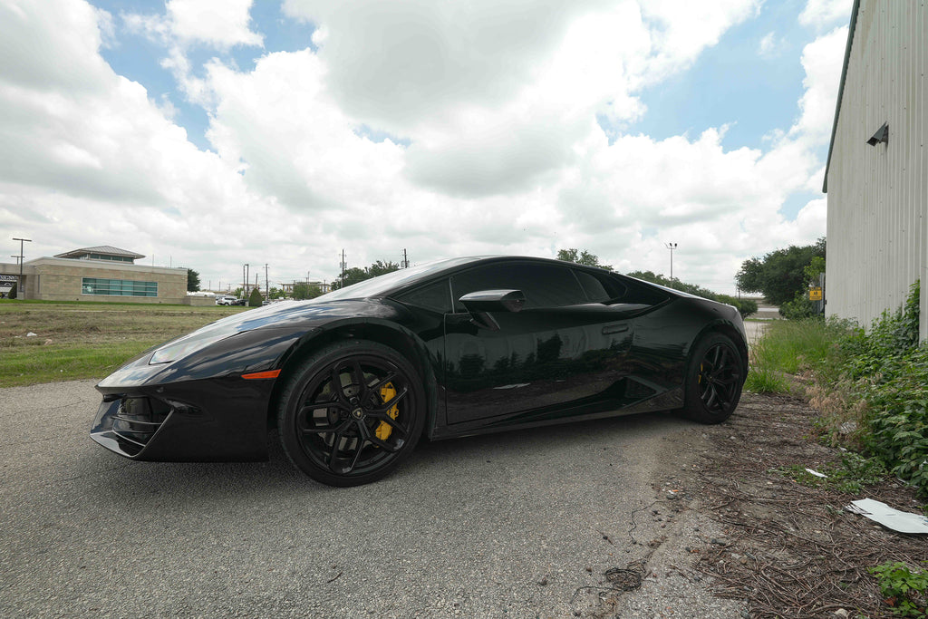 BLACK LAMBORGHINI HURACAN