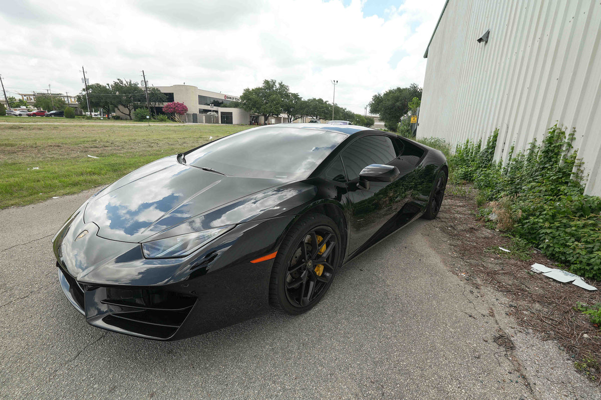 BLACK LAMBORGHINI HURACAN
