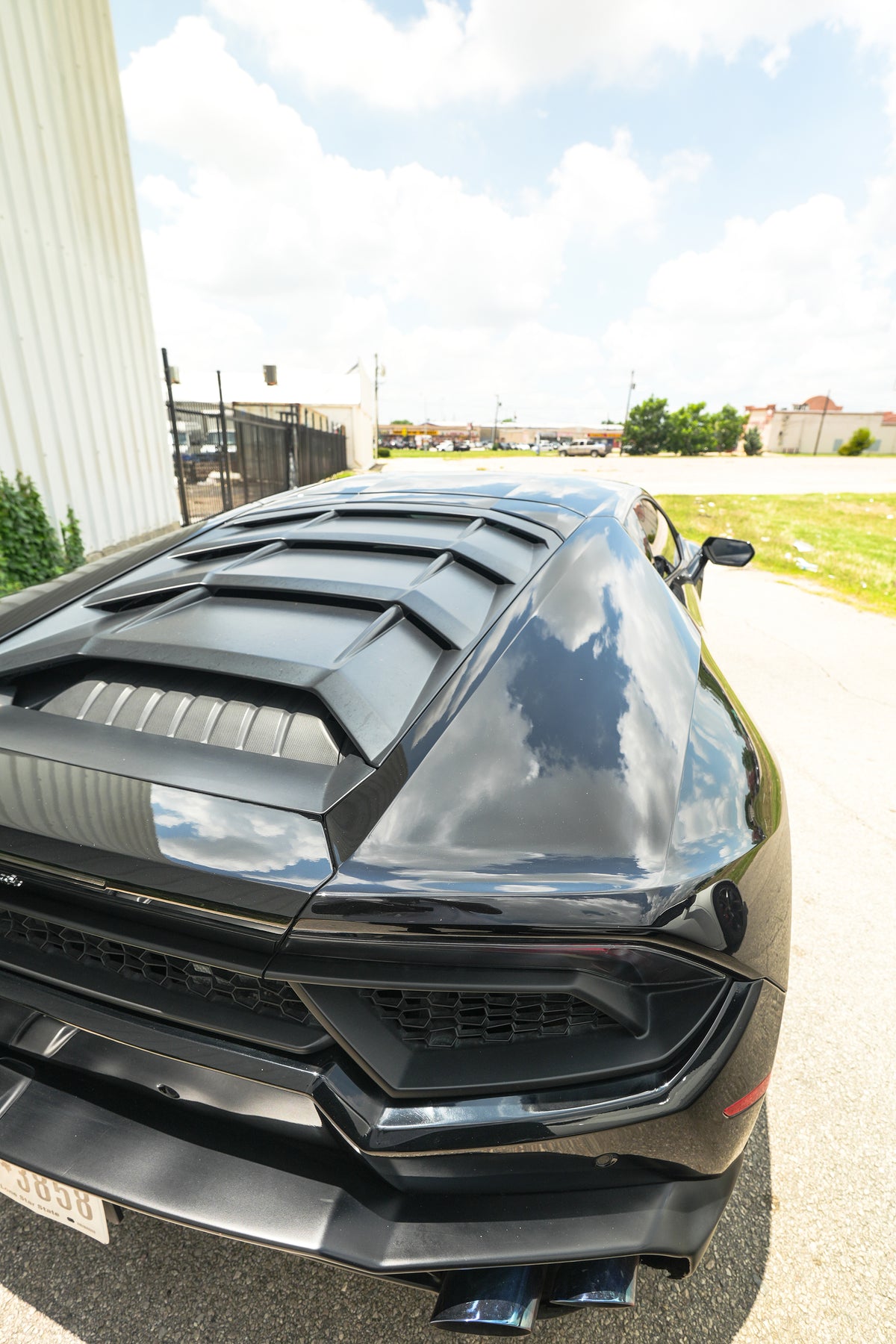 BLACK LAMBORGHINI HURACAN