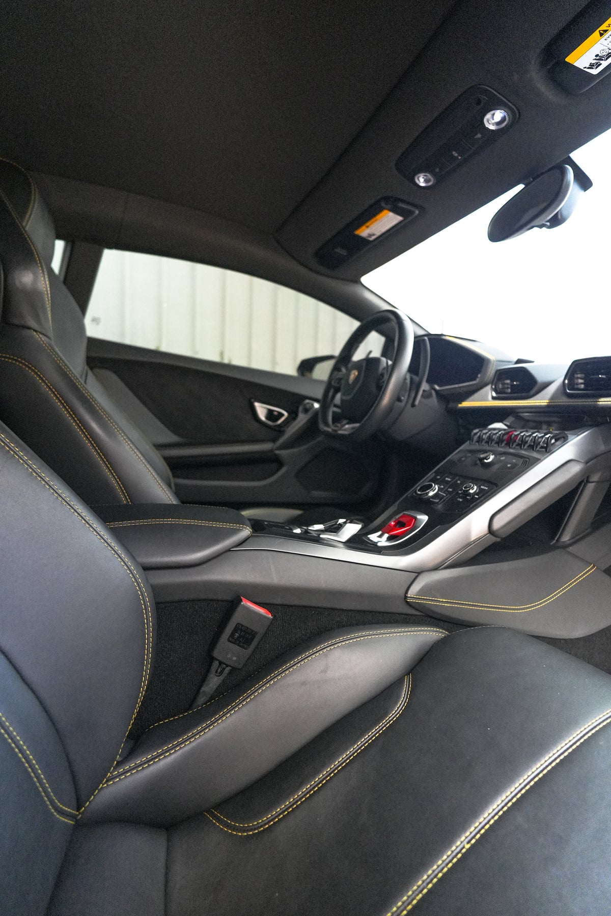 BLACK LAMBORGHINI HURACAN