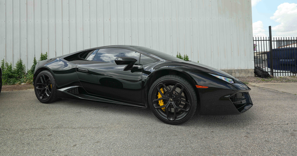 BLACK LAMBORGHINI HURACAN